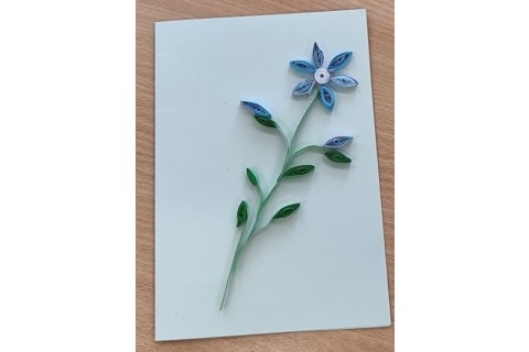 Warsztaty  seniorów - pocztówki metodą quillingu