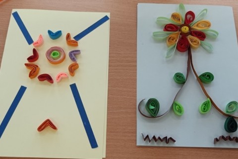 Warsztaty  seniorów - pocztówki metodą quillingu