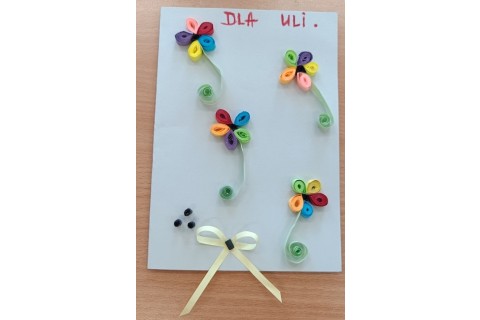 Warsztaty  seniorów - pocztówki metodą quillingu