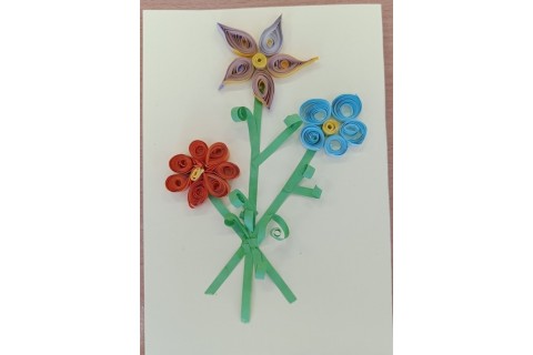 Warsztaty  seniorów - pocztówki metodą quillingu