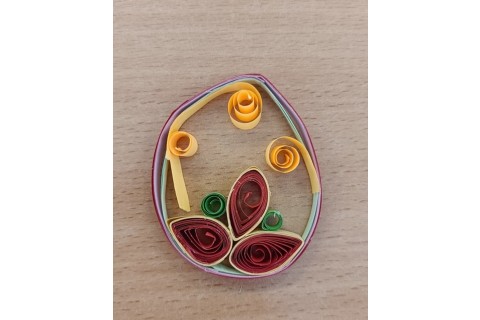 Warsztaty  seniorów - pocztówki metodą quillingu