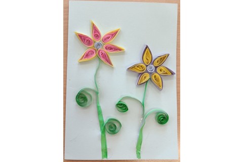 Warsztaty  seniorów - pocztówki metodą quillingu