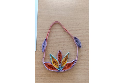 Warsztaty  seniorów - pocztówki metodą quillingu