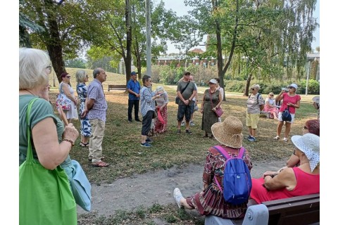 Seniorzy szlakiem WidziMisiów - spacer