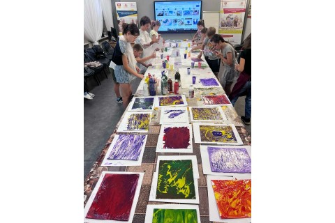 Warsztaty kreatywne dla dzieci od 10 lat - „Malowanie metodą Pouringu”