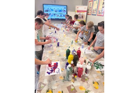 Warsztaty kreatywne dla dzieci od 10 lat - „Malowanie metodą Pouringu”