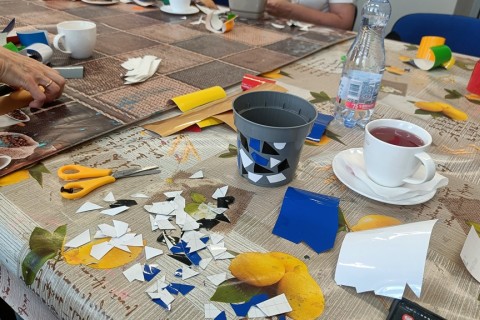 Warsztaty artystyczne dla seniorów - mozaika