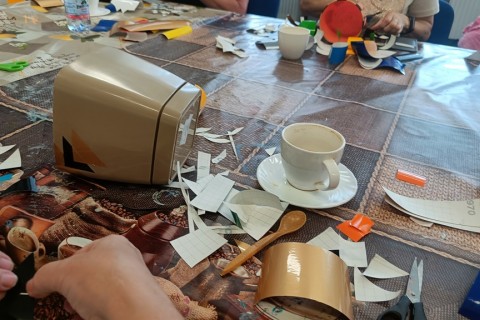 Warsztaty artystyczne dla seniorów - mozaika