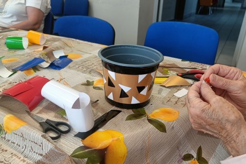 Warsztaty artystyczne dla seniorów - mozaika