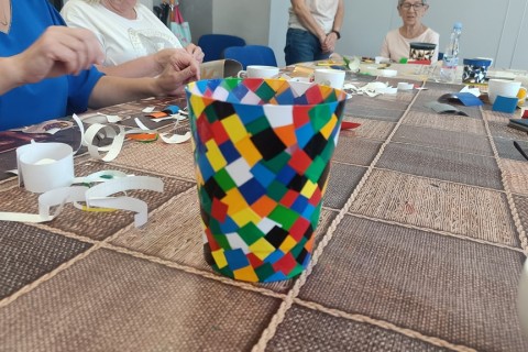 Warsztaty artystyczne dla seniorów - mozaika
