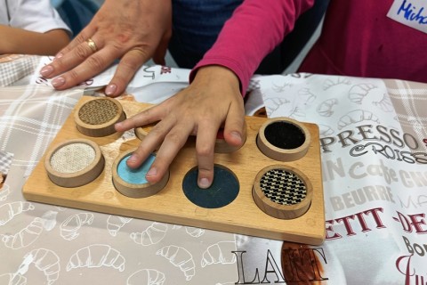 Bawmy się razem - zabawy sensoryczne dla rodziców z dziećmi w wieku 4-5 lat