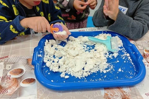 Bawmy się razem - zabawy sensoryczne dla rodziców z dziećmi w wieku 4-5 lat