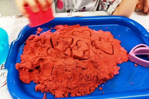 Bawmy się razem - zabawy sensoryczne dla rodziców z dziećmi w wieku 4-5 lat