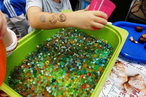 Bawmy się razem - zabawy sensoryczne dla rodziców z dziećmi w wieku 4-5 lat