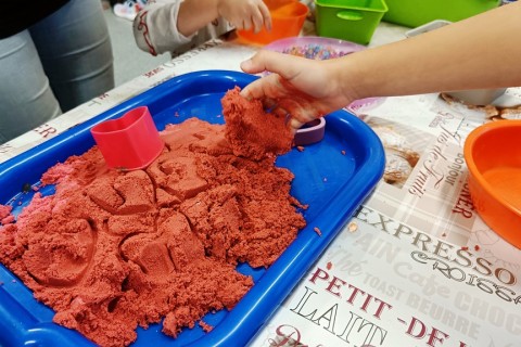 Bawmy się razem - zabawy sensoryczne dla rodziców z dziećmi w wieku 4-5 lat