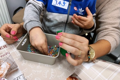 Bawmy się razem - zabawy sensoryczne dla rodziców z dziećmi w wieku 4-5 lat