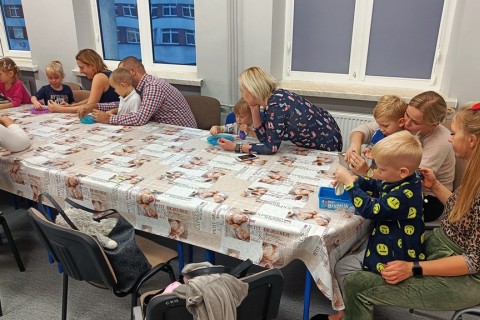 Bawmy się razem - zabawy sensoryczne dla rodziców z dziećmi w wieku 4-5 lat