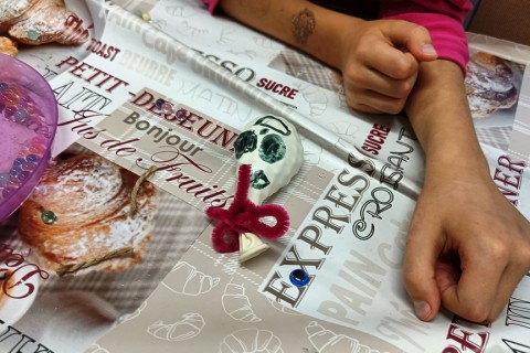 Bawmy się razem - zabawy sensoryczne dla rodziców z dziećmi w wieku 4-5 lat