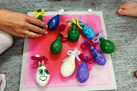 Bawmy się razem - zabawy sensoryczne dla rodziców z dziećmi w wieku 4-5 lat