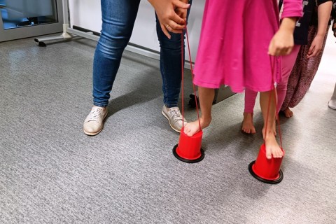 Bawmy się razem - zabawy sensoryczne dla rodziców z dziećmi w wieku 4-5 lat