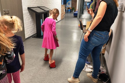 Bawmy się razem - zabawy sensoryczne dla rodziców z dziećmi w wieku 4-5 lat