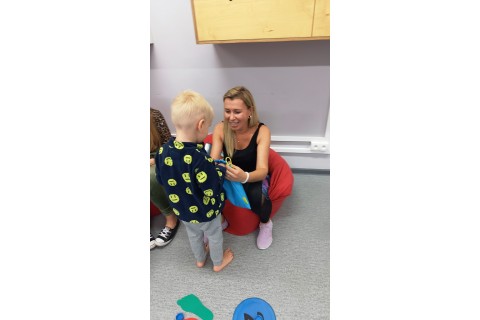 Bawmy się razem - zabawy sensoryczne dla rodziców z dziećmi w wieku 4-5 lat