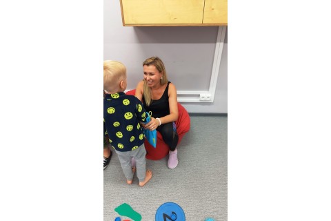 Bawmy się razem - zabawy sensoryczne dla rodziców z dziećmi w wieku 4-5 lat