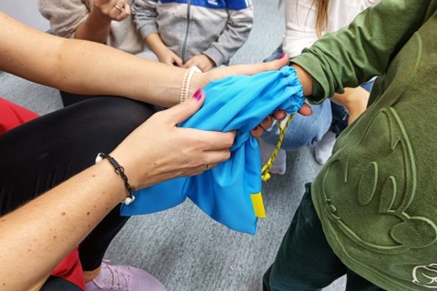 Bawmy się razem - zabawy sensoryczne dla rodziców z dziećmi w wieku 4-5 lat