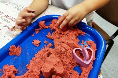 Bawmy się razem - zabawy sensoryczne dla rodziców z dziećmi w wieku 4-5 lat