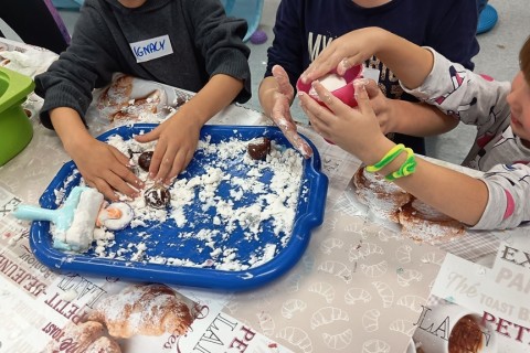 Bawmy się razem - zabawy sensoryczne dla rodziców z dziećmi w wieku 4-5 lat