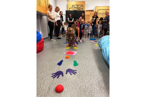 Bawmy się razem - zabawy sensoryczne dla rodziców z dziećmi w wieku 4-5 lat