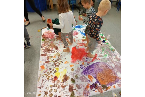 Bawmy się razem - zabawy sensoryczne dla rodziców z dziećmi w wieku 4-5 lat