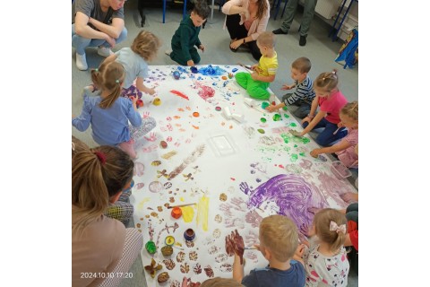 Bawmy się razem - zabawy sensoryczne dla rodziców z dziećmi w wieku 4-5 lat