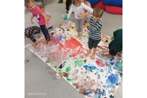 Bawmy się razem - zabawy sensoryczne dla rodziców z dziećmi w wieku 4-5 lat