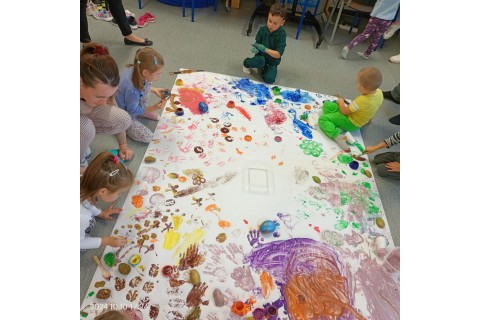 Bawmy się razem - zabawy sensoryczne dla rodziców z dziećmi w wieku 4-5 lat