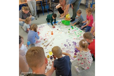 Bawmy się razem - zabawy sensoryczne dla rodziców z dziećmi w wieku 4-5 lat