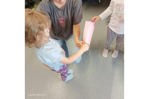 Bawmy się razem - zabawy sensoryczne dla rodziców z dziećmi w wieku 4-5 lat