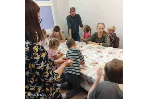 Bawmy się razem - zabawy sensoryczne dla rodziców z dziećmi w wieku 4-5 lat