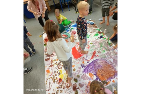 Bawmy się razem - zabawy sensoryczne dla rodziców z dziećmi w wieku 4-5 lat