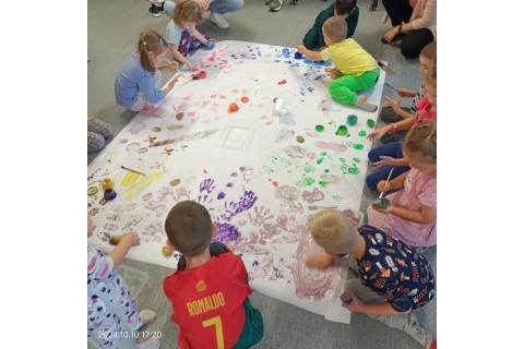 Bawmy się razem - zabawy sensoryczne dla rodziców z dziećmi w wieku 4-5 lat