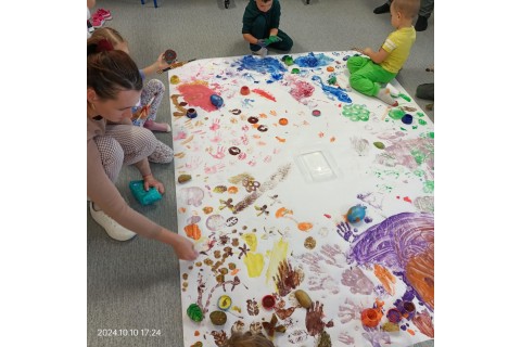 Bawmy się razem - zabawy sensoryczne dla rodziców z dziećmi w wieku 4-5 lat