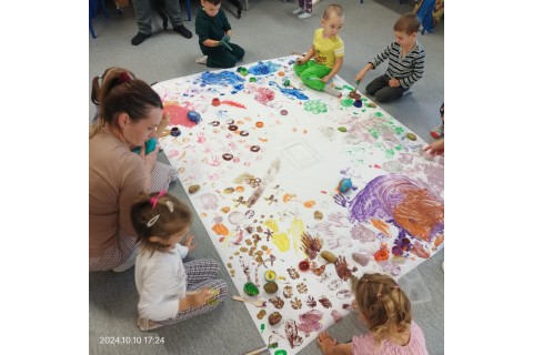 Bawmy się razem - zabawy sensoryczne dla rodziców z dziećmi w wieku 4-5 lat