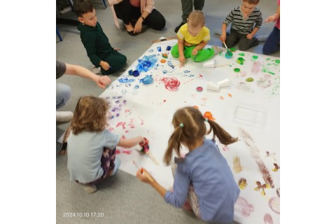 Bawmy się razem - zabawy sensoryczne dla rodziców z dziećmi w wieku 4-5 lat