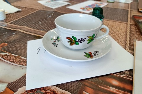 Warsztaty artystyczne dla seniorów - zdobiena wzorami ludowymi