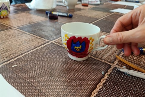 Warsztaty artystyczne dla seniorów - zdobiena wzorami ludowymi