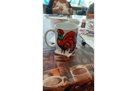 Warsztaty artystyczne dla seniorów - zdobiena wzorami ludowymi