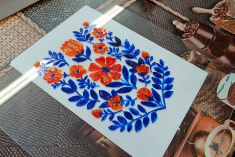 Warsztaty artystyczne dla seniorów - zdobiena wzorami ludowymi