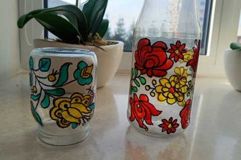 Warsztaty artystyczne dla seniorów - zdobiena wzorami ludowymi