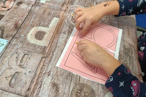 Bawmy się razem - zabawy sensoryczne dla rodziców z dziećmi w wieku 4-5 lat