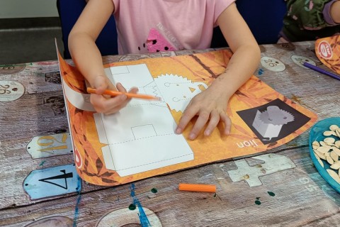 Bawmy się razem - zabawy sensoryczne dla rodziców z dziećmi w wieku 4-5 lat